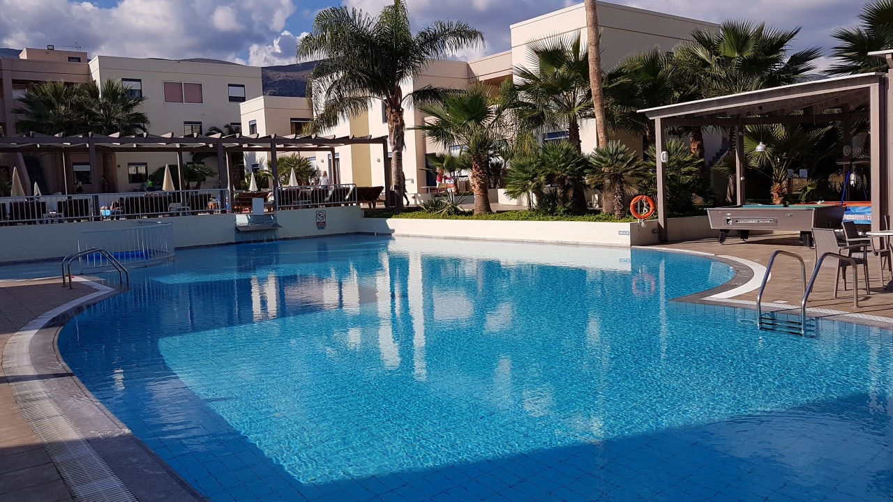 Pool Hotel Meropi