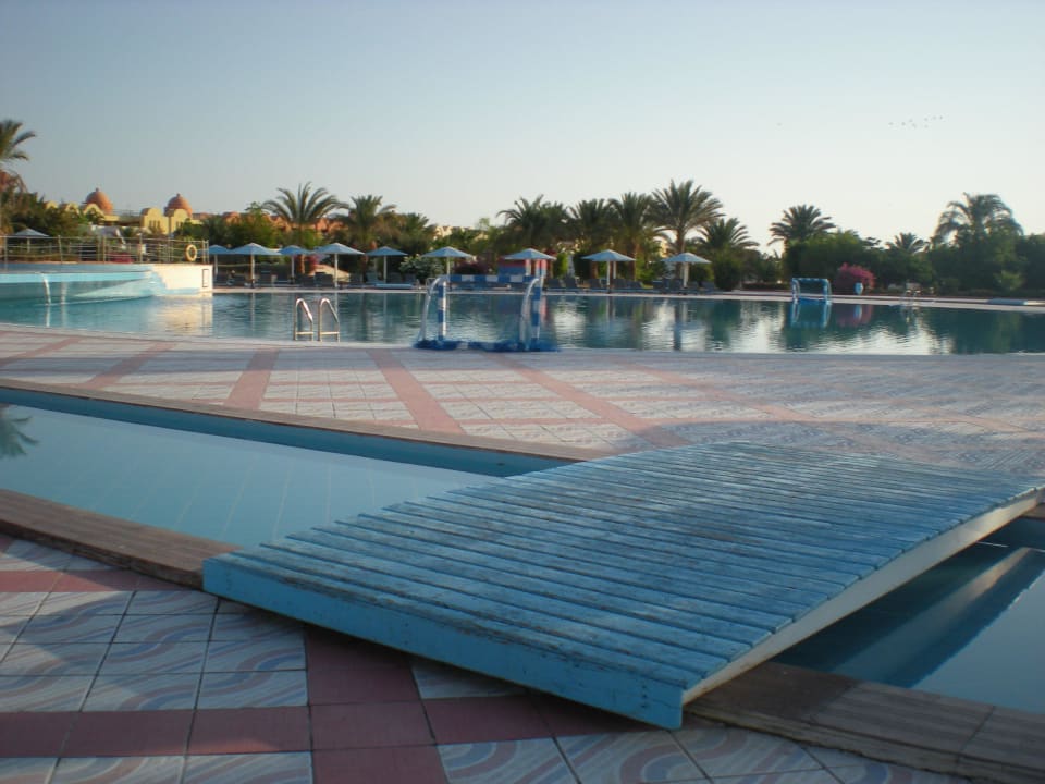 Basen Pharaoh Azur Resort