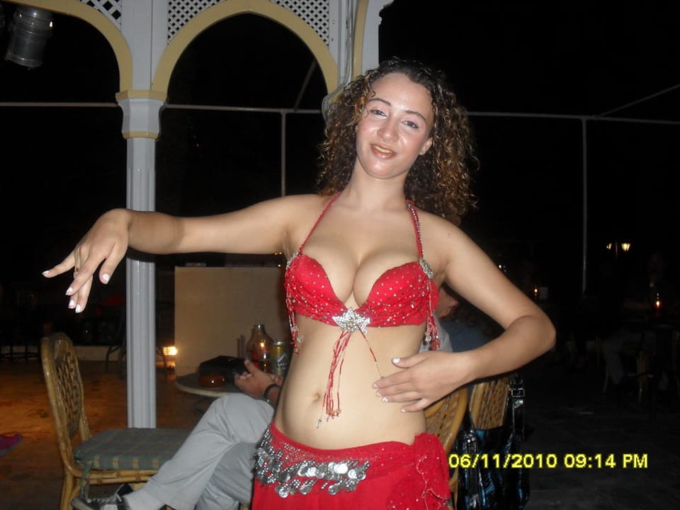 Jeden Abend eine neue Tänzerin The Grand Hotel Hurghada