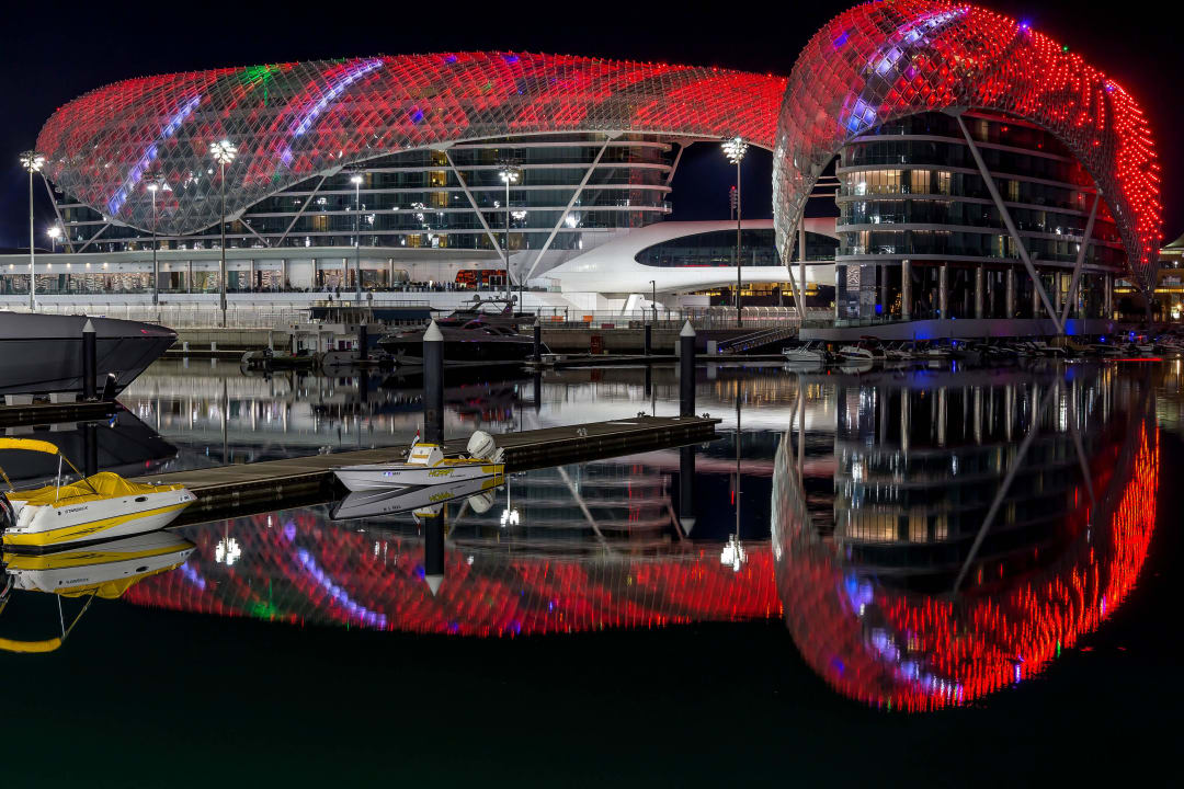 Ansicht bei Nacht W Abu Dhabi - Yas Island