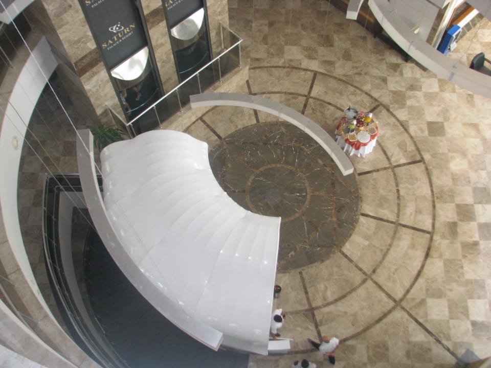 Blick von oben in die Lobby Saturn Palace Resort Hotel