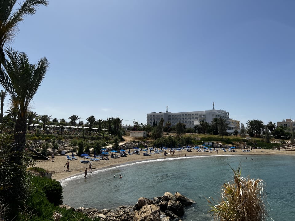 Strand Crystal Springs Beach Hotel