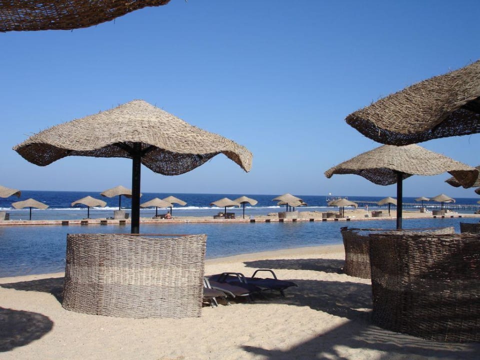 Liegen am Strand Radisson Blu Resort, El Quseir