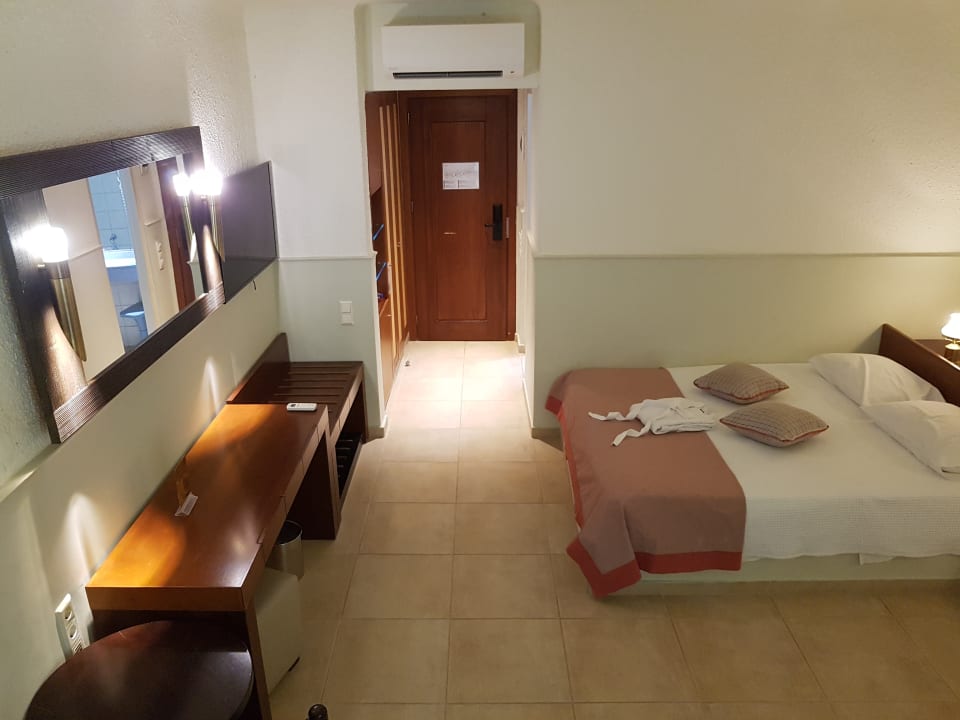 Zimmer Apollonia Beach Resort & Spa