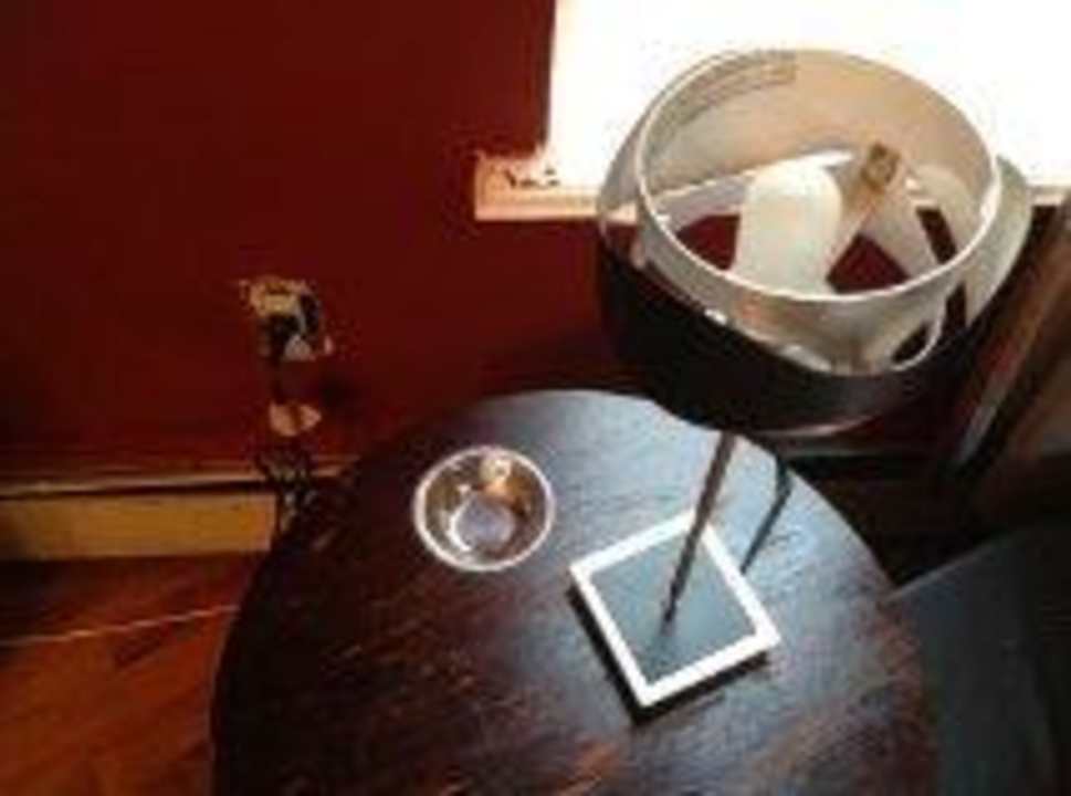 Cheap and worn furniture Guesthouse Achieve Housing