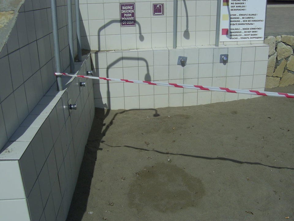 Duschen in der Außenanlage Kaya Belek Hotel