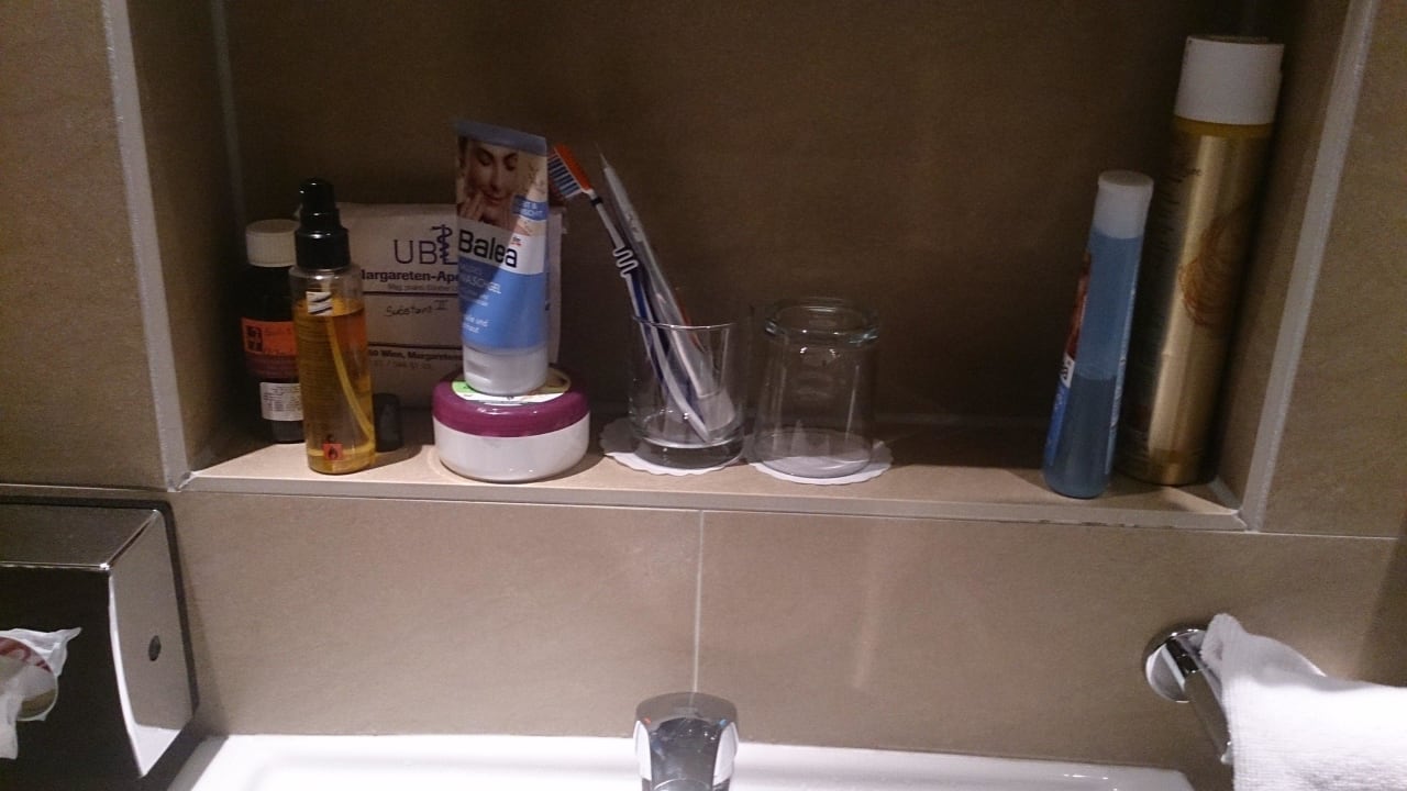 Business EZ/ Abstellplatz für Kosmetik Hotel Süd art