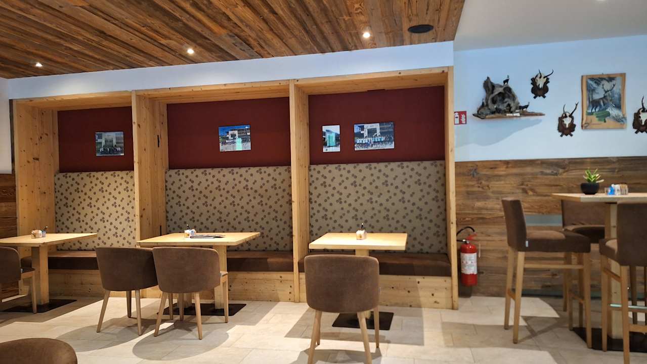 Lobby Almina Family & Spa