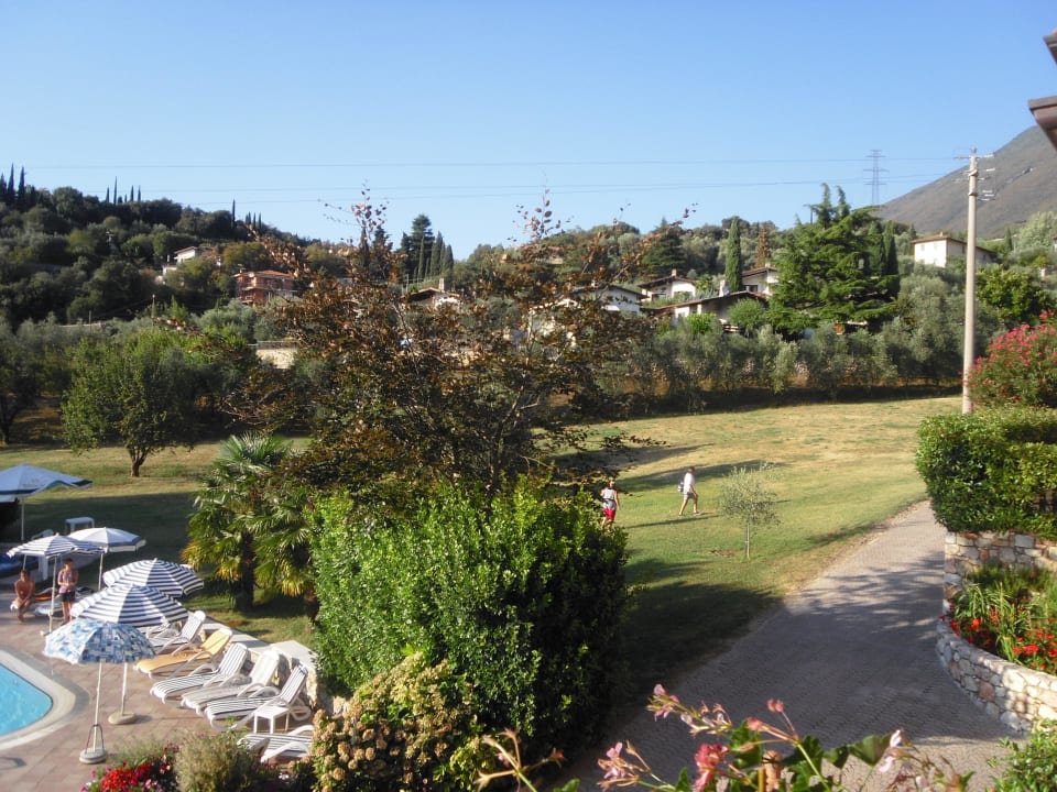 Rund um den Pool Park Hotel Val Di Monte