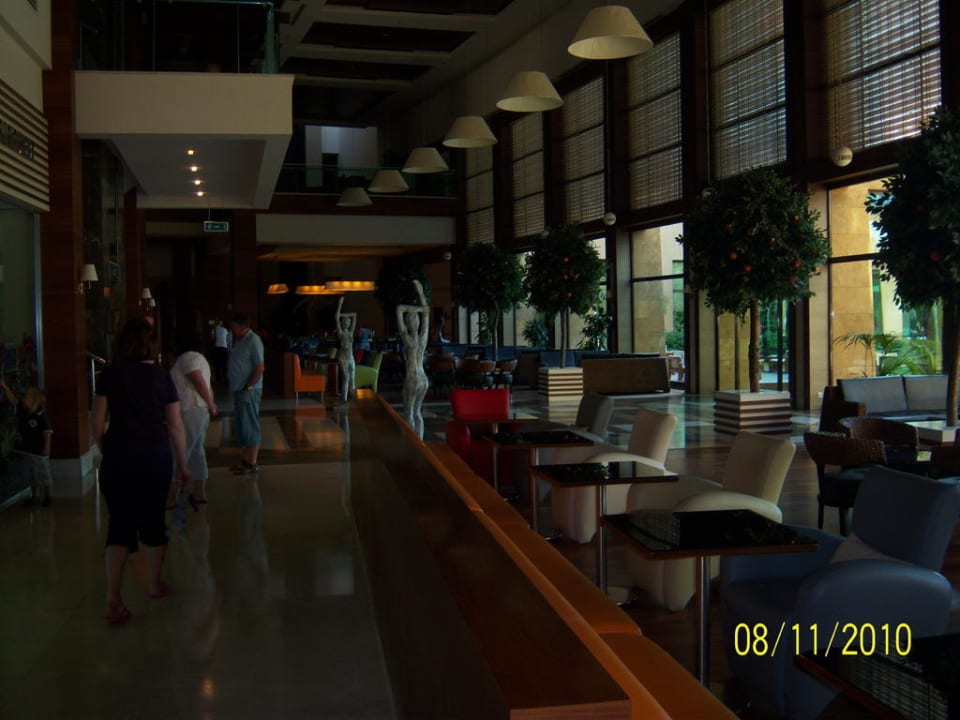 Hotel Lounge vor dem Hauptrestaurant/ Shopmeile Voyage Belek Golf & Spa
