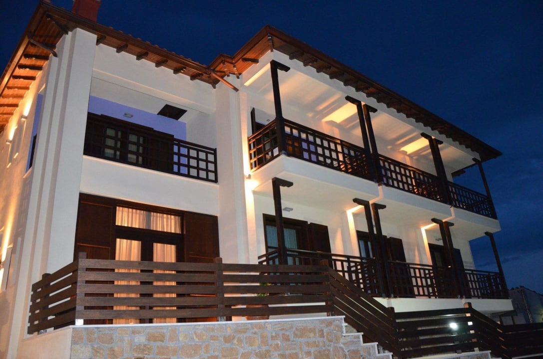 HelianthuS OutsidE  Guesthouse Helianthus