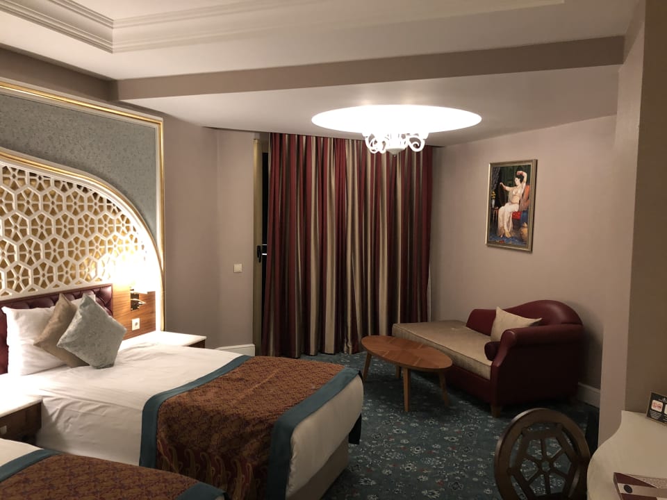 Zimmer Royal Taj Mahal Hotel