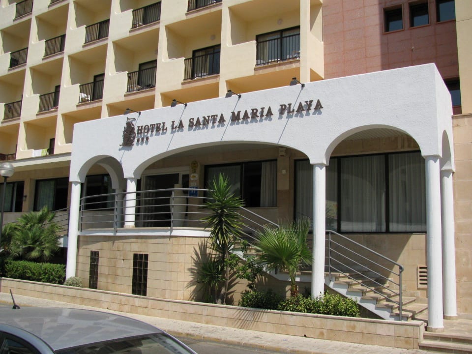 Hoteleingang. La Santa Maria Playa Hotel