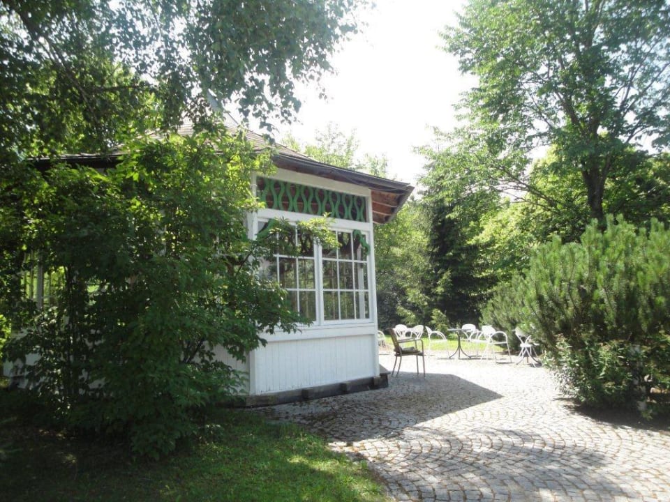 Pavillon im hoteleigenen Park Hotel Royal Hinterhuber
