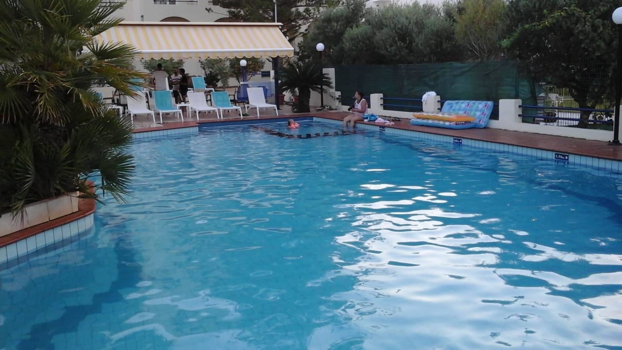 Pool Nachbarhotel Hotel Evelyn Beach