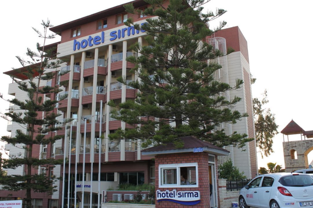 Hauptgebäude  Hotel Sirma