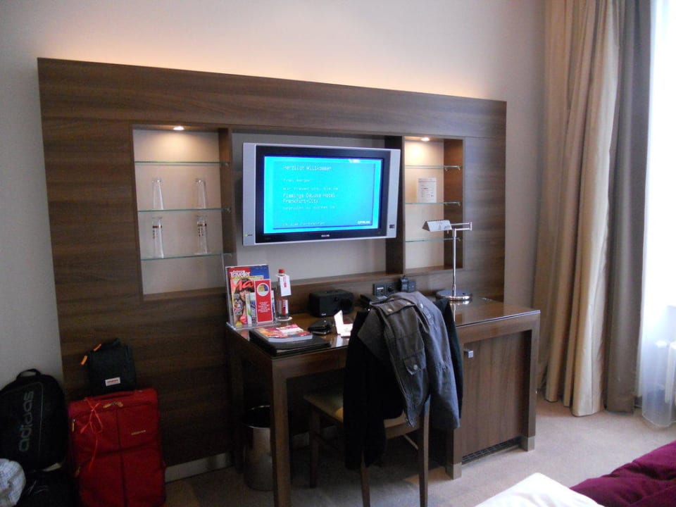 Schreibtisch/Fernsehbereich Flemings Selection Hotel Frankfurt-City