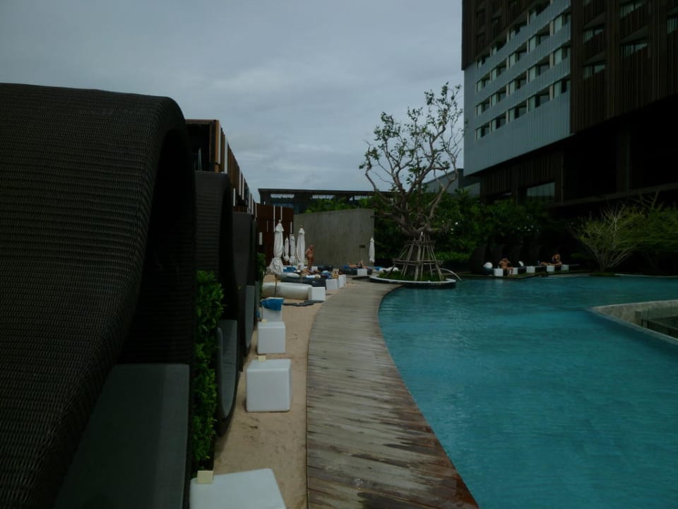 Pool 16. Etage Hilton Pattaya