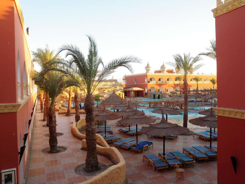 Basen główny Pickalbatros Alf Leila Wa Leila Resort - Neverland Hurghada