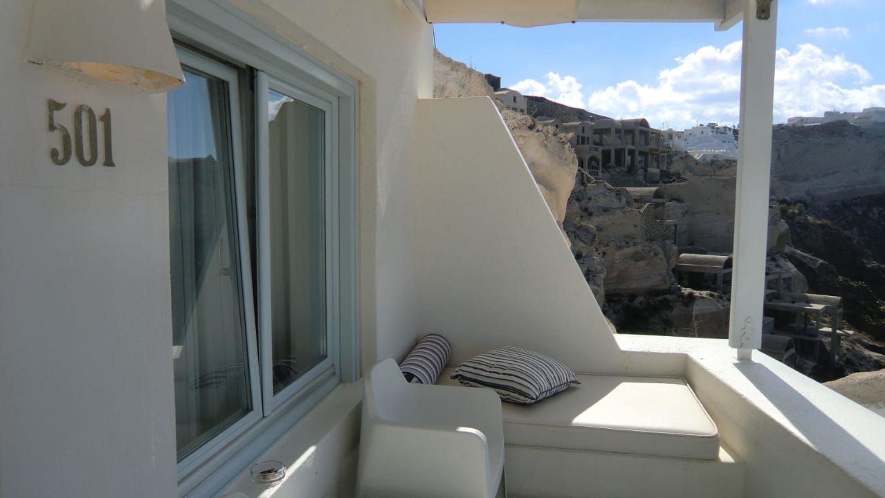 Terrasse Blick nach links Lilium Santorini Hotel