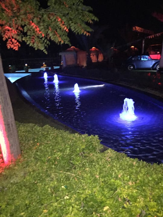 Einer von vielen Pools am Abend Limak Lara Deluxe Hotel & Resort