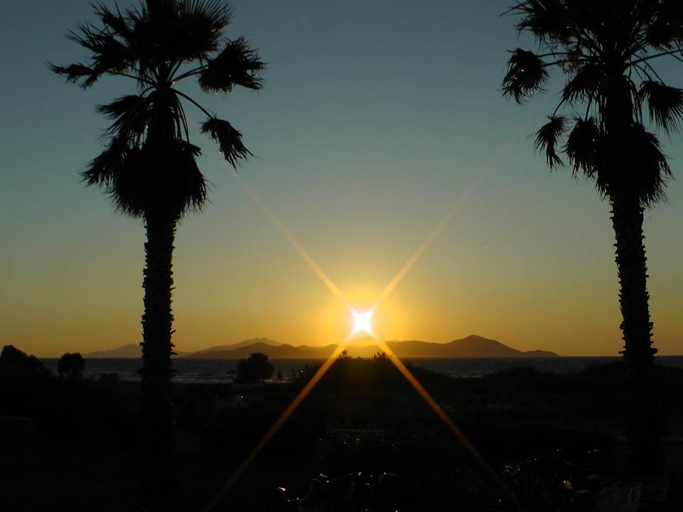 Sonnenuntergan, von der Terrasse aus Costa Angela Seaside Resort