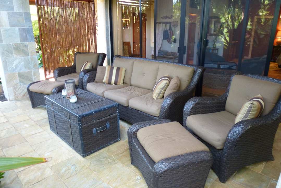 Terrasse mit Gartenmöbeln Poipu Inn Bed & Breakfast  Inn
