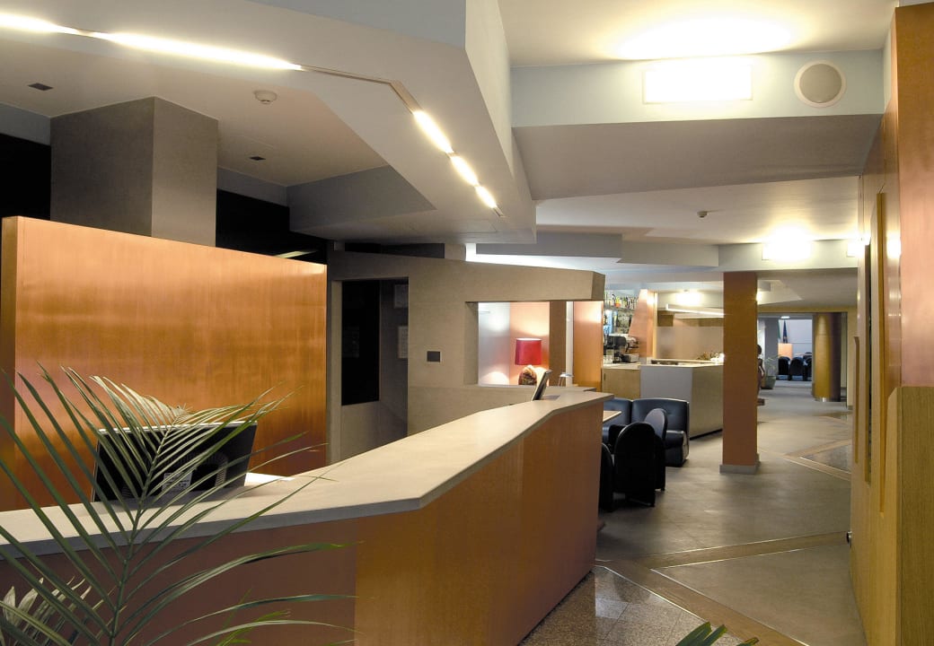 Reception Best Western Plus Executive Hotel & Suites