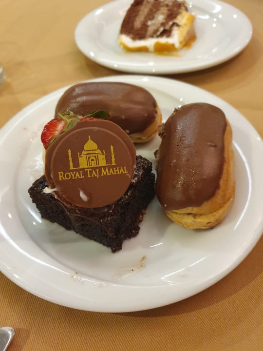 Gastro Royal Taj Mahal Hotel