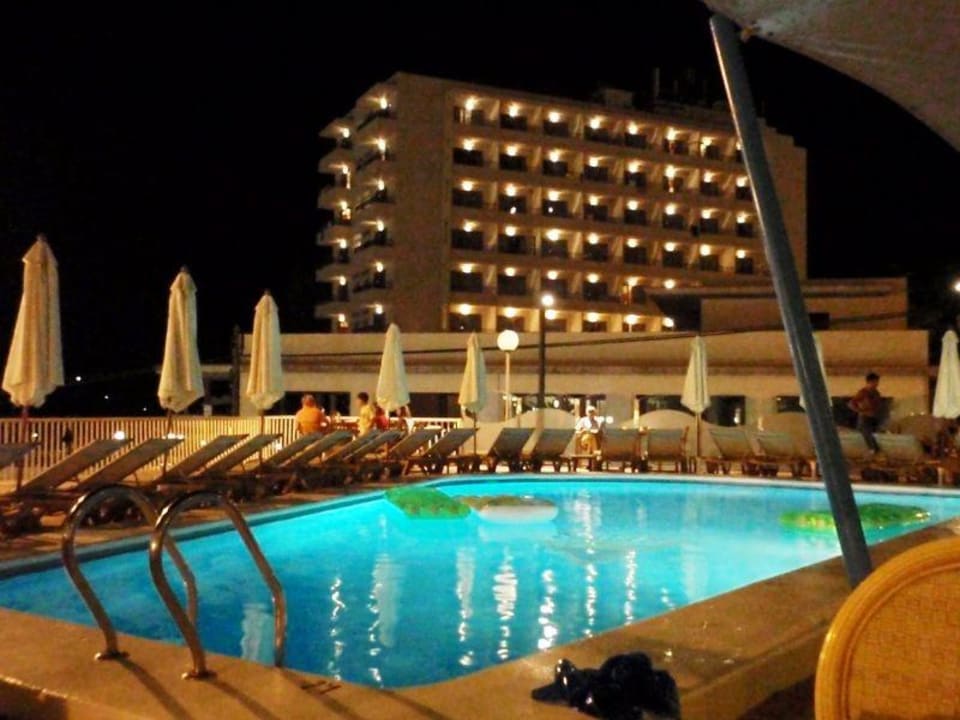 Pool bei Nacht Hotel Osiris