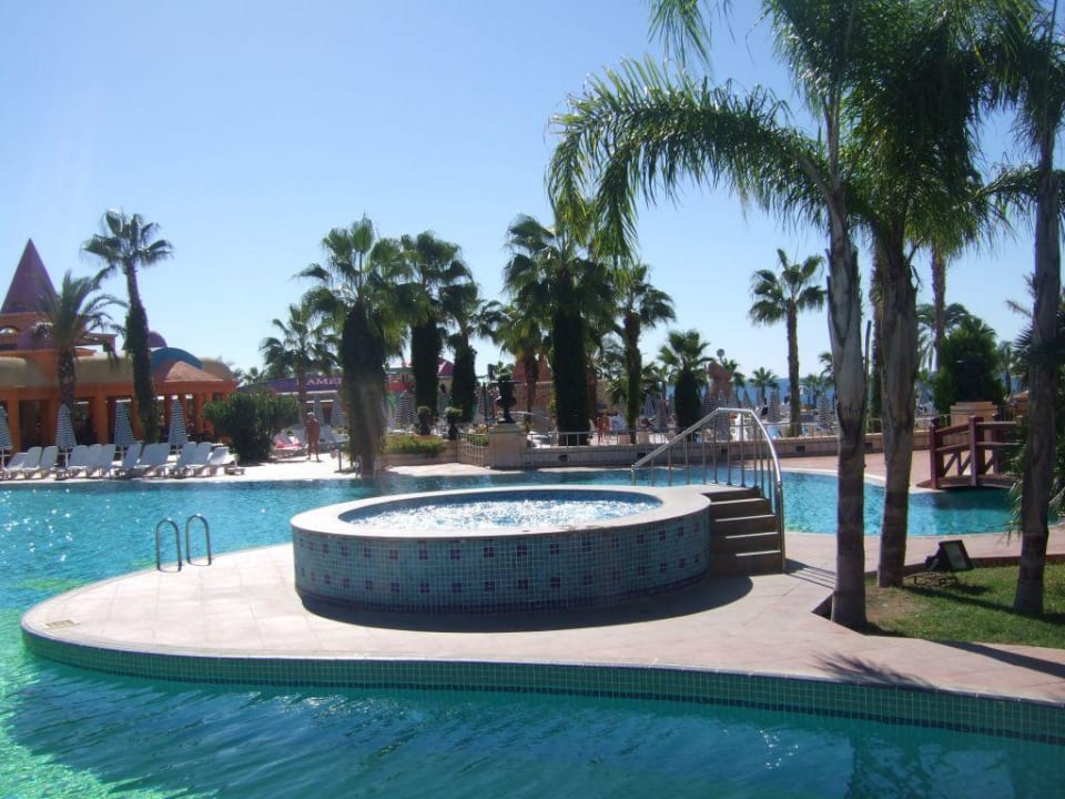 Poolanlage Kamelya Aishen Club