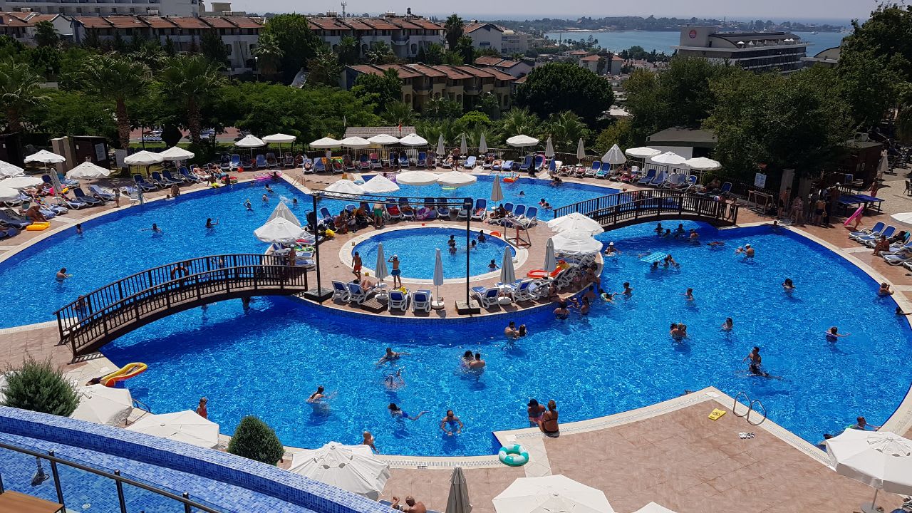 Pool Side Prenses Resort & Spa