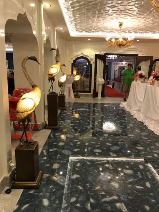 Gastro Royal Taj Mahal Hotel
