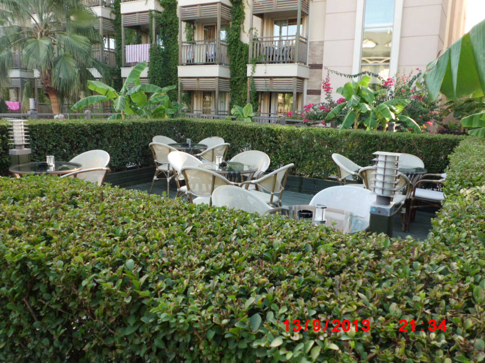 Sitzgelegenheit an der Außenbar Can Garden Resort