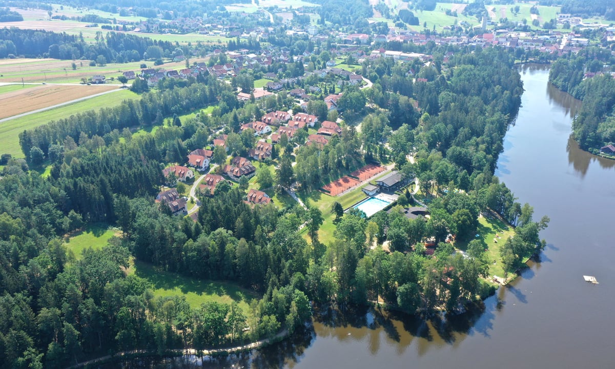 Außenansicht Theater- und Feriendorf Königsleitn