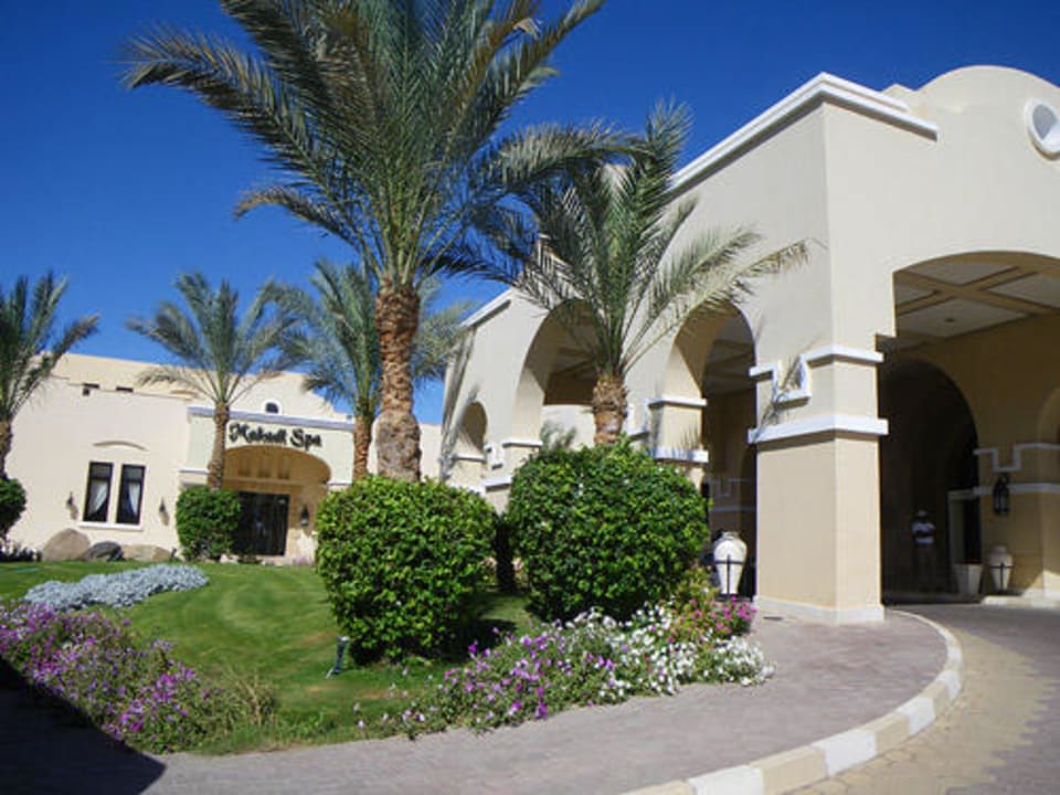 Rechts Hoteleingang - links Spa Hotel JAZ Makadi Star & Spa