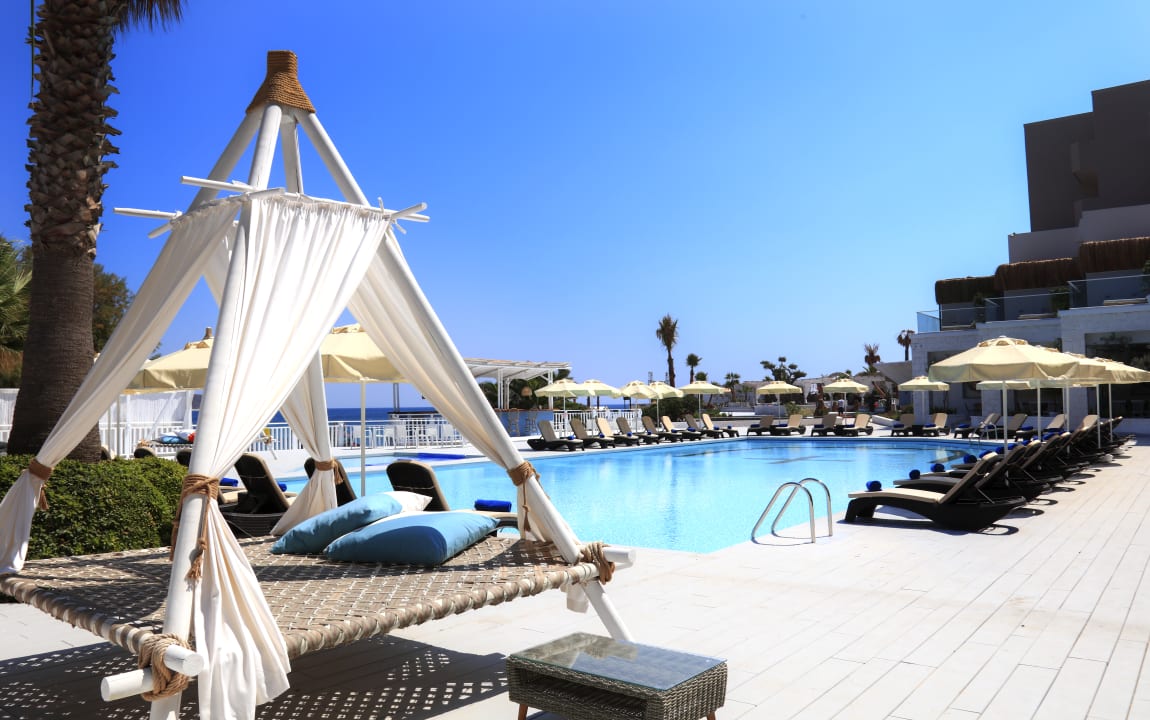 Pool Design Plus Seya Beach Hotel