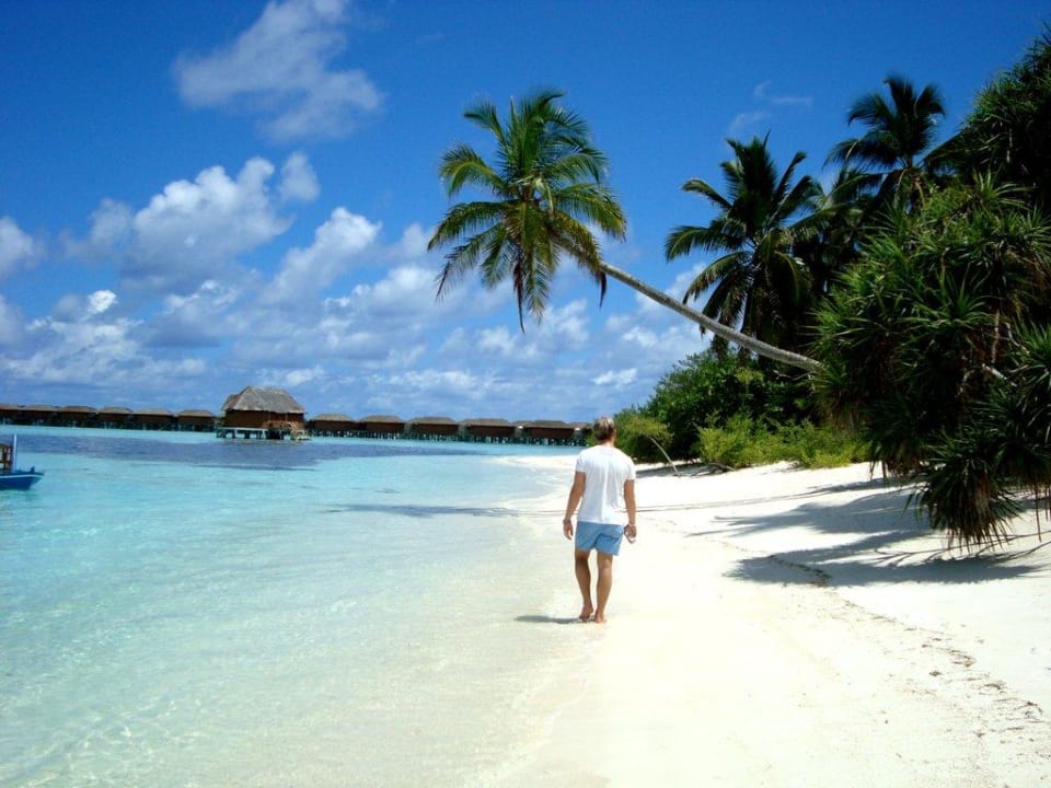 Strandspaziergang Meeru Maldives Resort Island