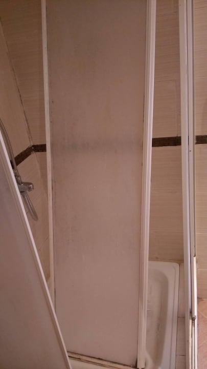 Dusche Imperial Palace Hotel