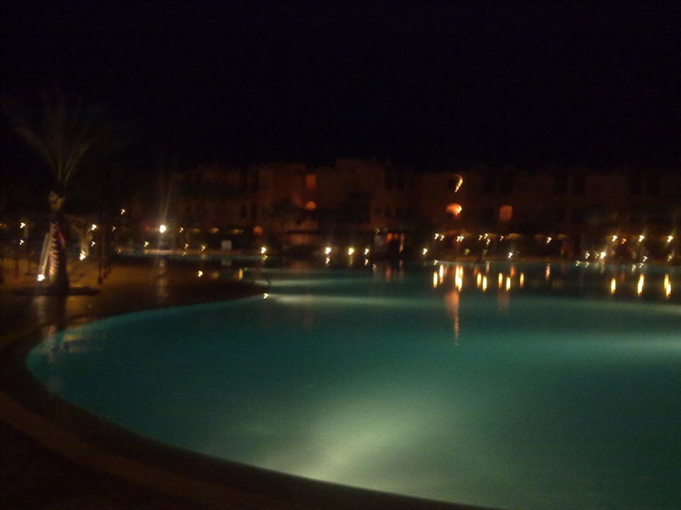 Pool bei Nacht Jaz Makadi Oasis Resort