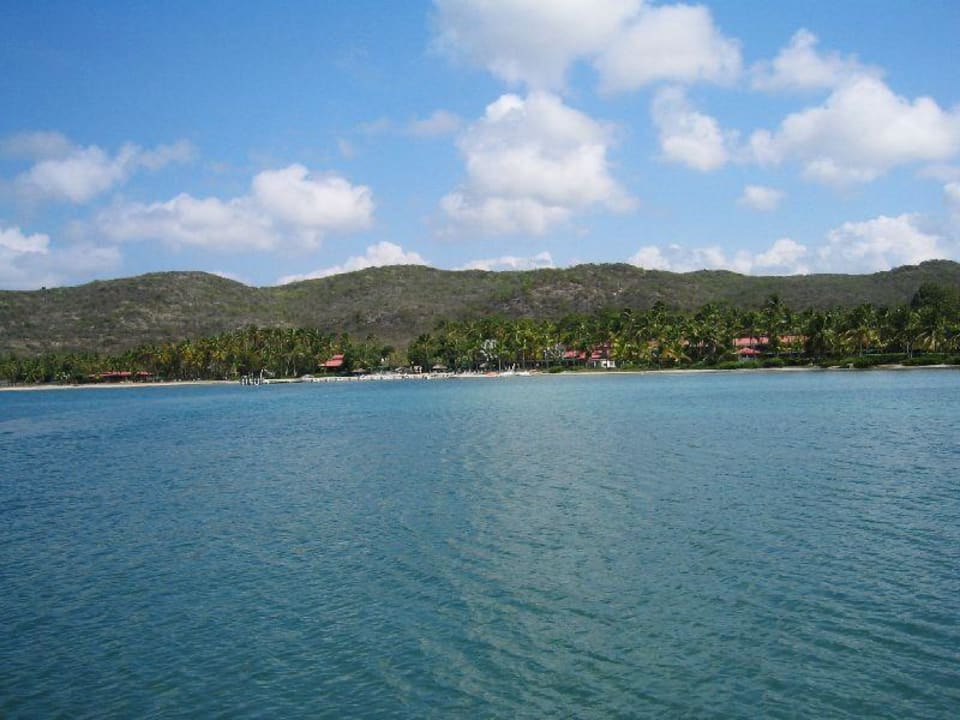 Hotelanlage vom Boot aus Copamarina Beach Resort & Spa