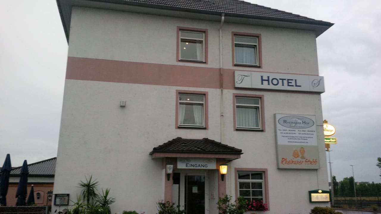 Außenansicht und Restaurant Rheinauer Stubb Rheinauer Hof - bed & breakfast