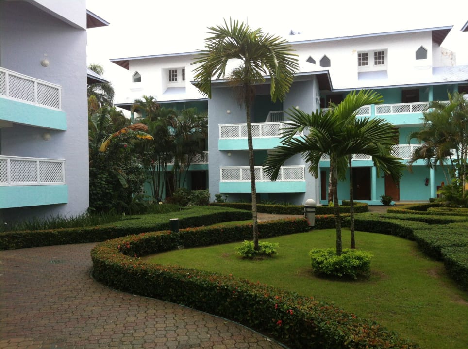 Wege und Zimmer Grand Paradise Playa Dorada