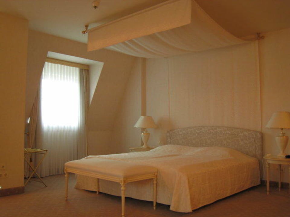 Suite im Türmchen im 5. Stock Victor's Residenz Hotel Leipzig