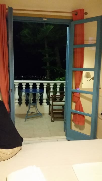 Balkon Korifi Apartments Collection