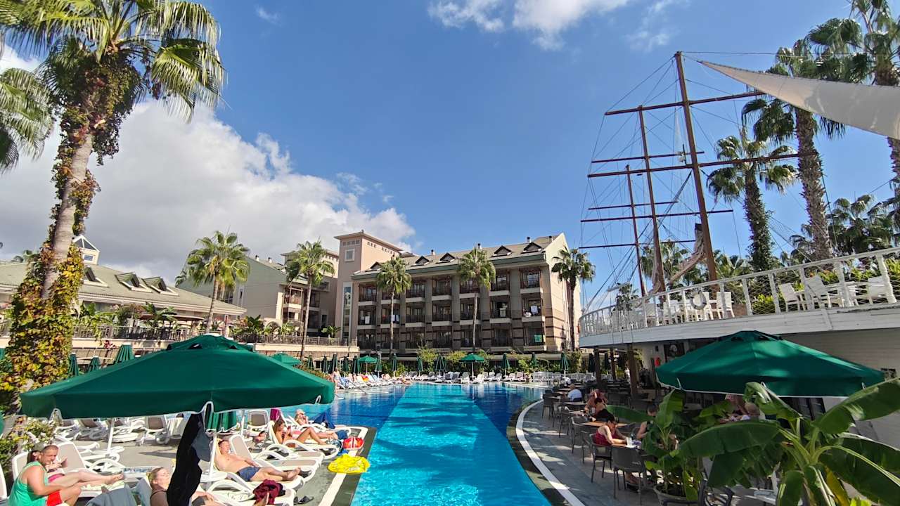 Pool Can Garden Resort