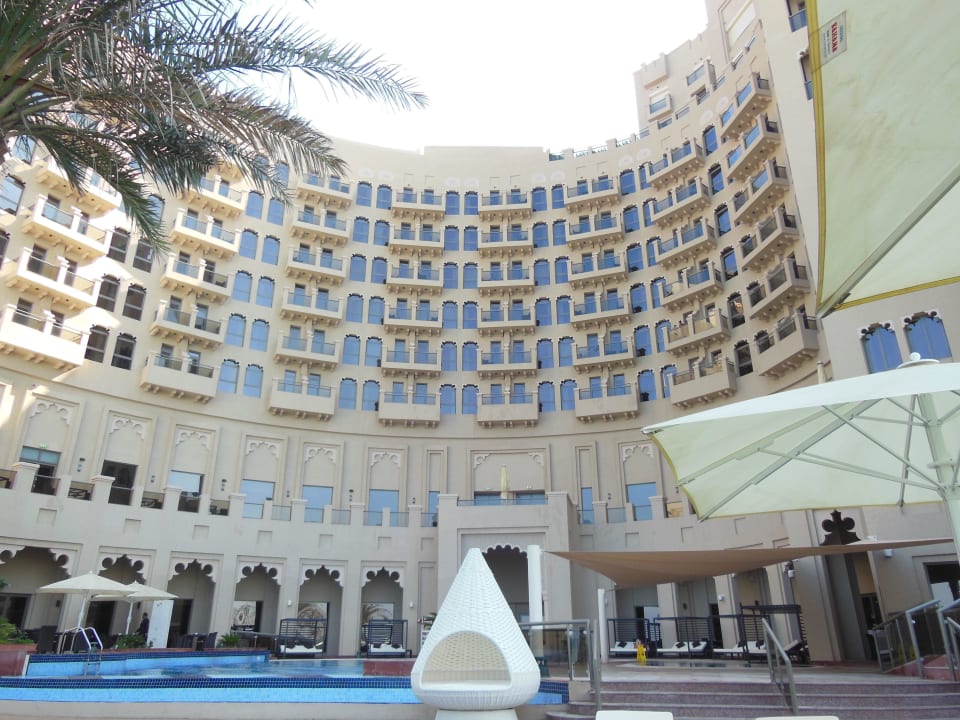 Hotel-Innenhof Bahi Ajman Palace Hotel
