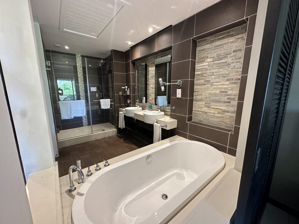 Zimmer Crystals Beach Resort Belle Mare, a member of Radisson Individuals