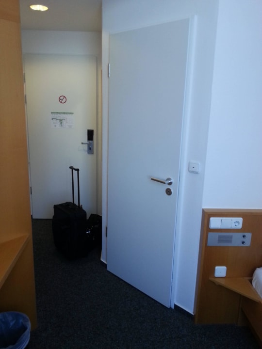 Blick zur Tür - Einzelzimmer Komfort Hotel Berliner Hof