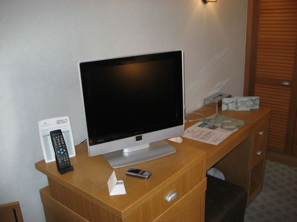 Hotelzimmer_Fernsehen Hotel Athenian Callirhoe